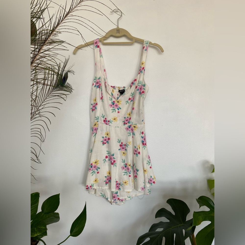 Cute Forever21 Floral Romper 🌷☀️
